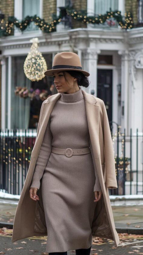 25 Outfits You Need For Christmas in London Fedora Hat Outfit, Fedora Hat Outfits, Chic Travel Outfit, Christmas In London, Cable Knit Dress, Hat Outfit, Houndstooth Coat, Layered Sweater, Warm Leggings