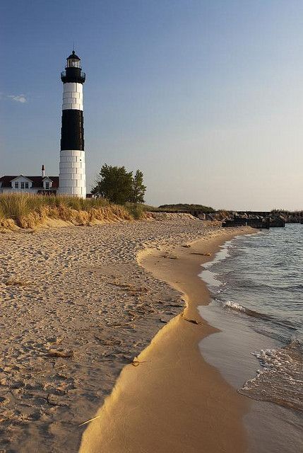 Ludington Michigan, Michigan Lighthouses, Decor Marin, Ludington State Park, Michigan Summer, Lighthouse Pictures, Point Light, Beautiful Lighthouse, Michigan Travel