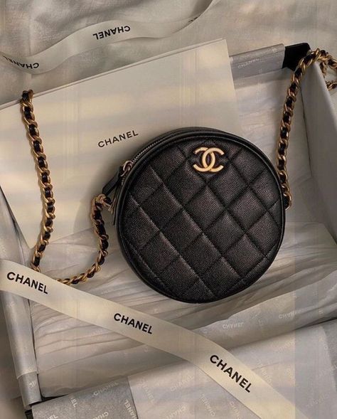 Trendy Purses, Luxury Bags Collection, نظارات شمسية, Girly Bags, Chanel Purse, Luxury Purses, Fancy Bags, Round Bag, Pretty Bags