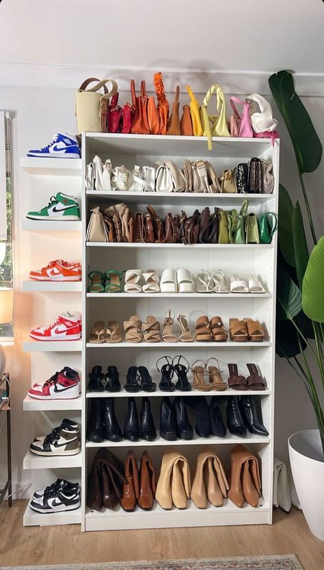 Dressing Room Closet, Easy Room Decor, Dream Closet Design, Closet Shoe Storage, Closet Design Layout, Luxury Room Bedroom, Beauty Room Decor, Future Apartment Decor, Closet Remodel