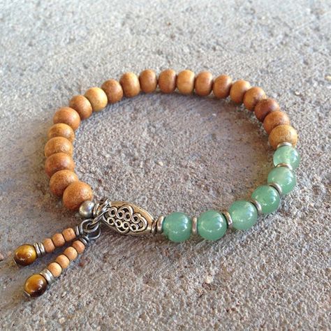 Sandalwood Bracelet, Music Box Jewelry, Music Jewelry, Beads Bracelet Design, Chakra Jewelry, Simple Bracelets, Mala Bracelet, A Bracelet, Bijoux Diy