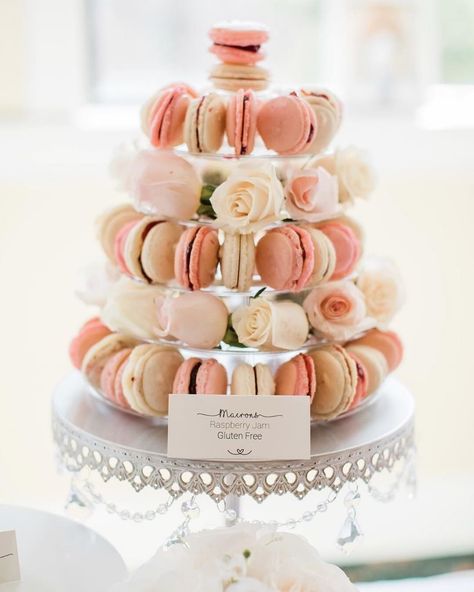 Macaroon Cake Stand, Macaroon Stand Display, Macaron Stand Display, Macaroons Display Ideas, Macaroons Stand, Macarons Stand, Macaron Tower Wedding, Macarons Display, Macarons Tower