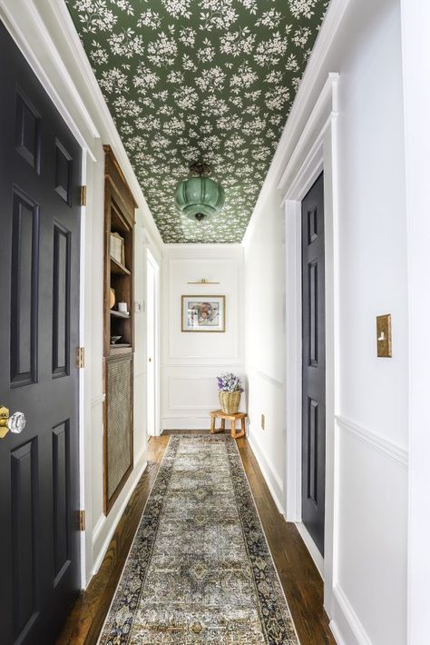 Narrow Hallway Ideas: 10 Ways to Make it Look Larger Hall Colour Ideas, Narrow Hallway Decorating Ideas, Ways To Use Wallpaper, Hallway Wallpaper Ideas, Narrow Hallway Decor, Eclectic Entryway, Split Level Entryway, Hall Colour, Hallway Wallpaper