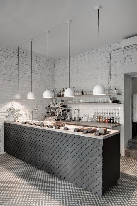 This but bigger! Phill´s Twenty7 bistro- bistrot design-ITALIANBARK-jan plechac henry wielgus Counter Tiles, Bistrot Design, Textured Kitchen, Pendulum Lights, Bar Inspiration, Kitchen Walls, Kitchen Dinning Room, Cottage Kitchens, Modern Restaurant