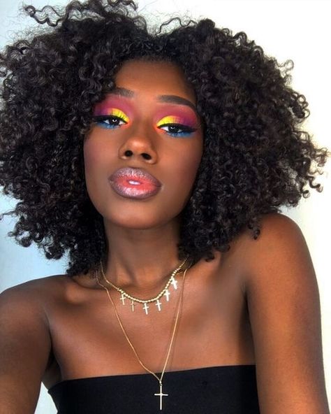 Com tantas tendências de beauty, pode ficar difícil saber que tipo de maquiagem está em alta e principalmente, o que vai combinar melhor com cada ocasião Natural Hair Growth Remedies, Brown Girls Makeup, Ideas De Maquillaje Natural, Natural Hair Growth Tips, Natural African American Hairstyles, Makeup For Black Skin, Hair Remedies For Growth, Makeup Haul, Makeup Eye Looks