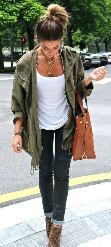 23 Clothing Items Every College Girl Should Own Casual Chic Fall Outfits, Olive Military Jacket, Parka Outfit, College Girl Outfits, Leopard Ankle Boots, Casual Chic Outfits, Boots Outfit Ankle, Military Jacket Green, Casual Chic Outfit