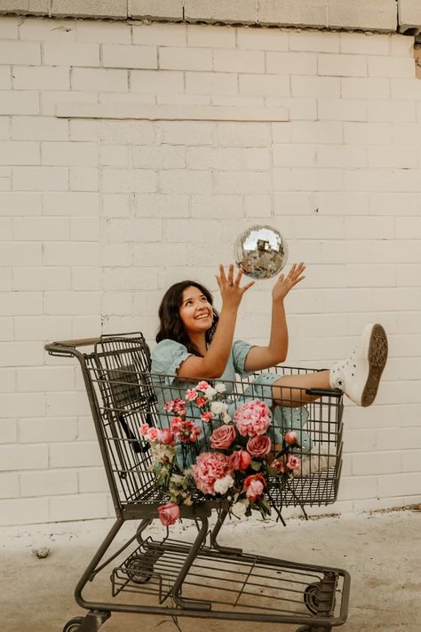 Flower Shopping Cart Photoshoot, Flower Cart Photoshoot, Content Day Photography, Grocery Cart Photoshoot, Senior Photo Inspo Unique, Unique Senior Picture Ideas Creative Portrait Photography, Senior Picture Ideas Retro, Creative Senior Photos, Silly Photoshoot Ideas