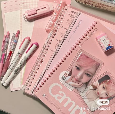 Pastel Academia, Pink Academia, School Suplies, School Goals, Desk Study, Pink Lifestyle, School Organization Notes, Make School, Academic Motivation