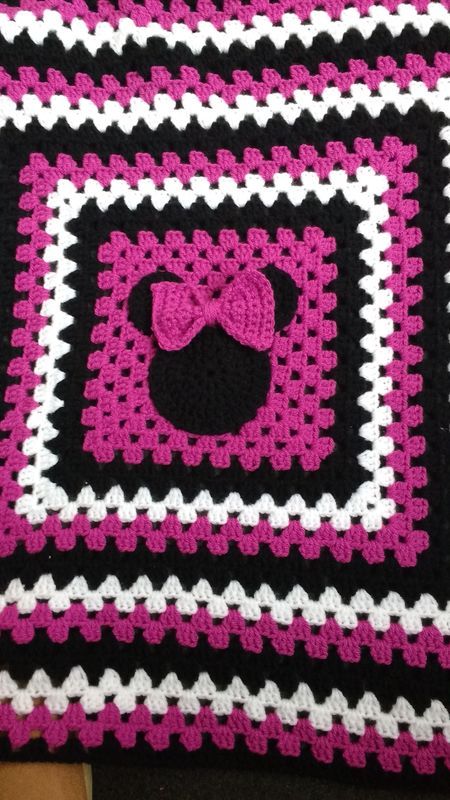 Minnie mouse Minnie Mouse Blanket Crochet Pattern, Minnie Mouse Granny Square Pattern, Disney Granny Square Crochet, Mickey Mouse Granny Square, Minnie Mouse Crochet Blanket, Crochet Minnie Mouse Blanket, Disney Crochet Blanket, Minnie Mouse Crochet, Crochet Minnie Mouse