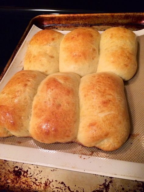 West Virginia Pepperoni Rolls Recipe, Mealie Bread, Pillsbury Pizza Crust Recipes, Wholemeal Sourdough, Homemade Pepperoni Rolls, Cornmeal Cornbread, Pepperoni Rolls Recipe, Southern Food Recipes, Pepperoni Roll