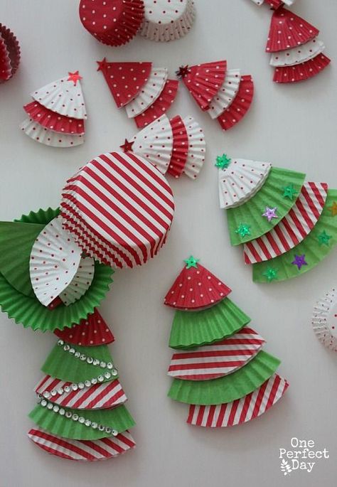 Easy-Christmas-crafts-for-kids-to-make Muffin Liner Trees from One Perfect Day Christmas Crafts For Kids To Make, Christmas School, Preschool Christmas, Easy Christmas Crafts, Cupcake Liners, Paper Christmas, Crafts For Kids To Make, Noel Christmas, Christmas Crafts For Kids