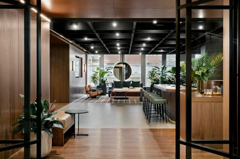 The Plan: A Mid-Century Modern Lounge at 1700 Broadway – Commercial Observer Modern Office Lobby, Midcentury Modern Office, Modern Lobby, Midcentury Interior, Mid Century Office, Mid Century Modern Lounge, Creative Retreat, Upholstered Couch, Conference Center