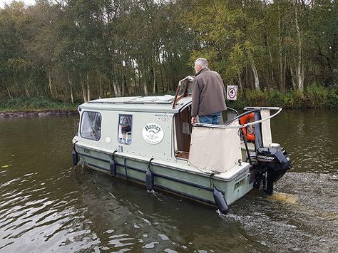 Beaver Cub "Barney" | Wilderness Boats Tiny House Boat, Boat Homes, Small Houseboats, Trailerable Houseboats, Mini Pontoon Boats, Small Pontoon Boats, Shanty Boat, Tiny Boat, Sailboat Interior