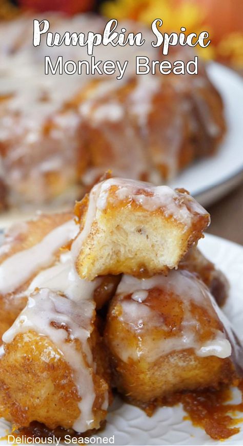 Small balls of pumpkin monkey bread stacked up and drizzled in a sweet glaze. Blackberry Pastry Recipes, Pumpkin Spice Monkey Bread, Pumpkin Monkey Bread, Mini Pumpkin Cheesecake, Pumpkin Spice Recipe, Sugar Pumpkin, Fall Flavors, Scrumptious Desserts, Monkey Bread