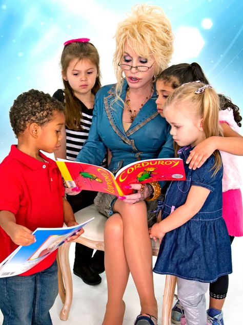 Dolly Parton Children, Dolly Parton Imagination Library, Imagination Library, Saints For Kids, Dolly Parton Pictures, Learning Reading, Love Of Learning, Showing Gratitude, Literacy Programs