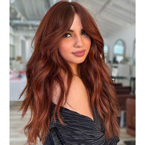 Tan Skin With Red Hair, Auburn Copper Highlights, Ginger Hair On Brown Skin, Fall Auburn Hair, Medium Red Hair, Gala Hair, Lady Locks, Copper Brown Hair, Color Cobrizo