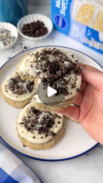 Pillsbury Baking on Instagram: "Did someone say Frosted Cookie’s & Cream Cake Mix Cookies? Oh wait, we did. 😋⁠ ⁠ 🍪Don’t forget to SAVE this recipe for future baking🍪⁠ ⁠ You’ll Need:⁠ 1 box of Pillsbury™ Moist Supreme® Creamy Vanilla Flavored Cake Mix⁠ ½ cup oil⁠ 2 eggs⁠ 10  chocolate sandwich cookies, chopped⁠ 1 bar cookies and cream candy bar, chopped⁠ 1 tub Pillsbury™ Creamy Supreme® Vanilla Flavored Frosting⁠ ⁠ To Make:⁠ 1. PREHEAT oven to 375° F.⁠ Line a baking tray with parchment paper. ⁠ ⁠ 2. PREPARE cake mix, oil, eggs, cookie pieces and chopped candy bar until a dough forms. Scoop onto a baking sheet and top with additional sandwich cookies, if desired.⁠ ⁠ 3. BAKE for 10-11 minutes. Let cool completely.⁠ ⁠ 4. PIPE on frosting and top with additional cookie pieces. ⁠ ⁠ 5. SERVE a Cookies And Cream Cookies With Box Cake, How To Make Cookies From Cake Mix Boxes, Cookies And Cream Candy Bar, Cookies With Cake Mix Boxes, Cake Mix Oreo Cookies, Box Cake Cookies, Cookies And Cream Candy, Baking Instagram, Flavored Frosting