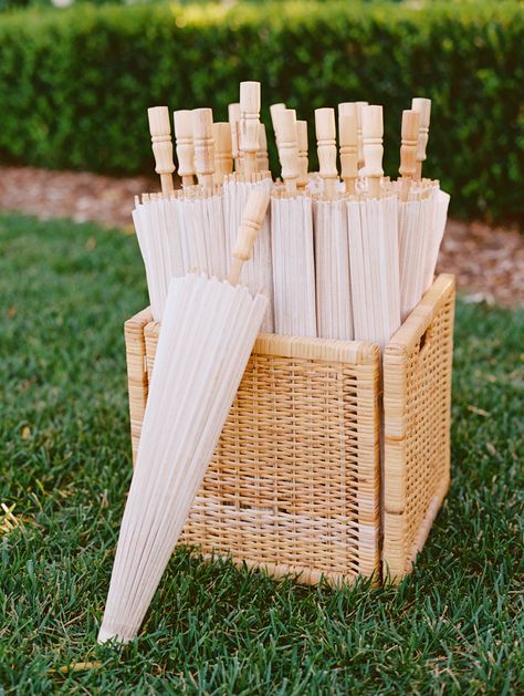 Basket o' umbrellas | Read More: http://www.stylemepretty.com/california-weddings/2014/07/08/romantic-diy-vineyard-wedding/ | Photography: Marisa Holmes - www.marisaholmesblog.com Baby Shower Garden Party, Baby Shower Garden, Romantic Diy, Shower Garden, Parasol Wedding, Paper Parasol, Outdoor Baby Shower, Paper Umbrellas, Umbrella Wedding