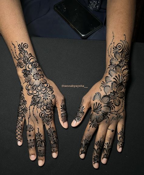 Full Sleeve Henna, Dainty Tats, Sudanese Henna, Henna Designs Back, Cute Henna Designs, Cute Henna Tattoos, Henna Style Tattoos, Henna Nails, Henna Inspired Tattoos