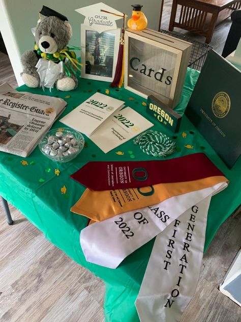 #gradparty #graduation #universityoforegon #college University Of Oregon Graduation Party, Usf Graduation Party, University Of Arizona Graduation Party, University Graduation Party Ideas, University Of Oregon Graduation, Grad Party Inspo, Graduation Party University, Thesis Defense, College Grad Party