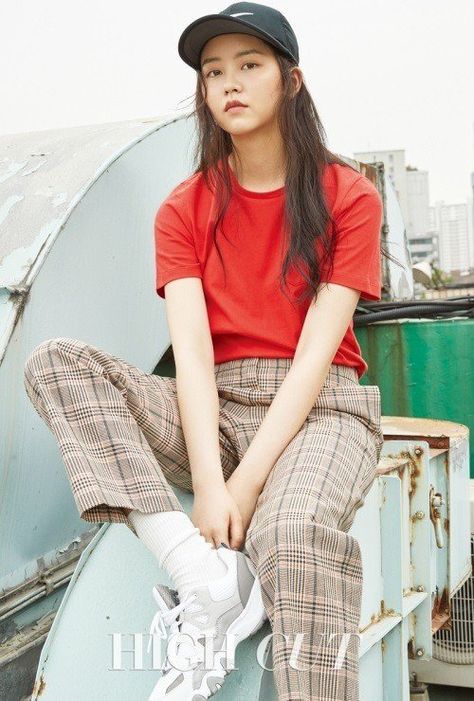 Kim So-hyun (김소현) - Picture @ HanCinema :: The Korean Movie and Drama Database Kim So Hyun Fashion, Retro Photoshoot, Kim So Hyun, Girl Drama, Girls Magazine, Korean Star, Kim Soo Hyun, Korean Fashion Trends, Korean Actresses