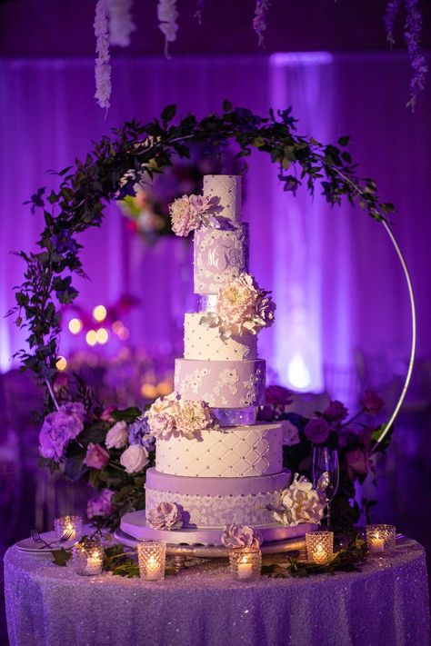 Lavender Quinceanera Decorations, Purple Quinceanera Theme, Lavender Quinceanera, Bolo Rapunzel, Keto Banana, Butterfly Wedding Theme, Quince Cakes, Tangled Wedding, Purple Quince