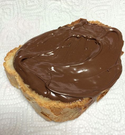 Nutella And Bread, Bread With Nutella, Nutella Desserts, Yummy Comfort Food, Delicious Snacks Recipes, Weird Food, Food Obsession, Cafe Food, Pretty Food