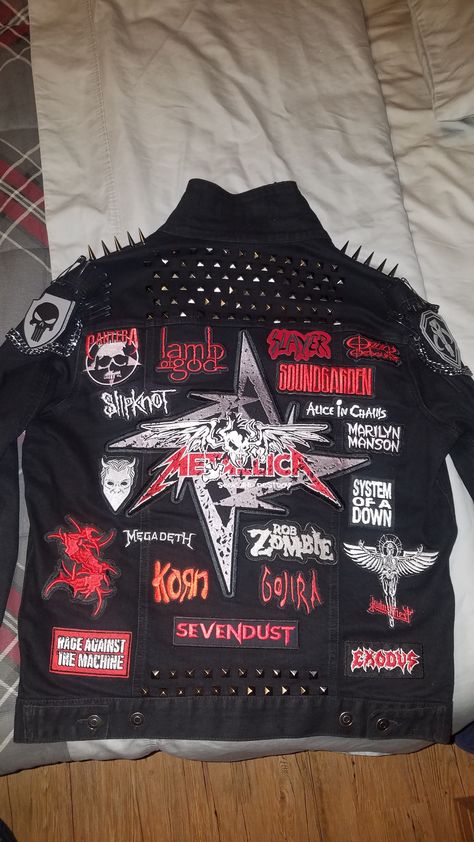 Metallica Battle Jacket, Battle Vest Ideas, Heavy Metal Funny, Metal Funny, Vest Ideas, Battle Jackets, Battle Vest, Fashion Props, Scene Punk