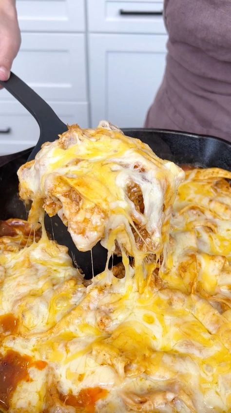 4 Ingredient Enchilada Casserole, 4 Ingredient Enchiladas, 4 Ingredient Chicken Enchilada Casserole, Enchilada Tray Bake, Justine Kameron Recipes, Justine Kameron Cooking, 4 Ingredient Dinner, Crockpot Enchilada Casserole, Enchiladas Crockpot