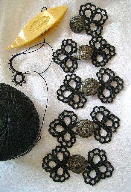 Clever use of tatting. I want to learn this art. Needle Tatting Patterns, Shuttle Tatting Patterns, Tatting Tutorial, Tatting Jewelry, Crazy Quilting, Needle Tatting, Crochet Buttons, Tatting Lace, Tatting Patterns