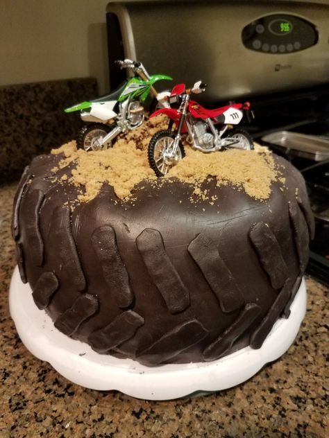 Fathers day, birthday, dirt bike tire, motorcycle, modeling chocolate. Grooms Cake Dirt Bike, Dirt Bike Cupcakes, Dirt Bike Birthday Party Cake, Dirt Bike Cakes For Boys, Simple Dirt Bike Cake, Ktm Dirt Bike Cake, Dirt Bike Theme Cake, Boys Birthday Cake Ideas, Dirt Bike Tire Cake