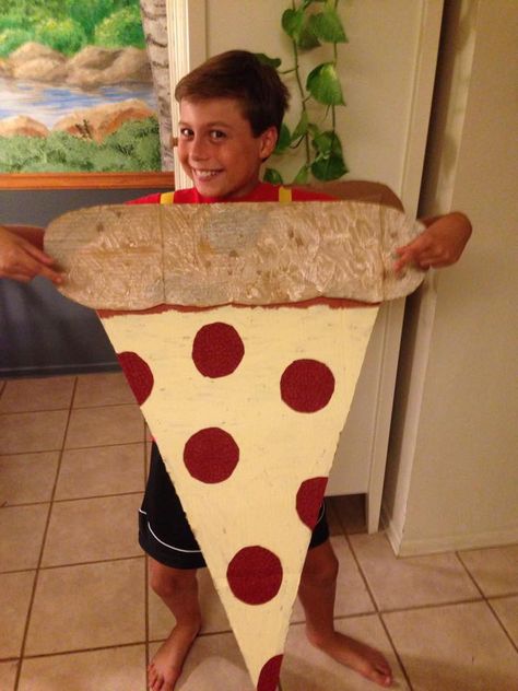 Easy, no sew pizza Halloween costume.  Cut and painted cardboard box with fabric pepperoni Cardboard Costumes Diy Easy, Halloween Costumes Cardboard, Pizza Halloween Costume, Cardboard Box Costume, Pizza Halloween, Pizza Costume, Taco Costume, Painted Cardboard, Cardboard Costume