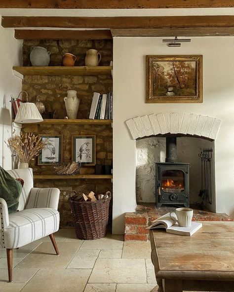 Salons Cottage, Wellie Boots, Country Fireplace, Sitting Rooms, Urban Interiors, Real Homes, Cottage Living Rooms, Cottage Interior, Style Cottage