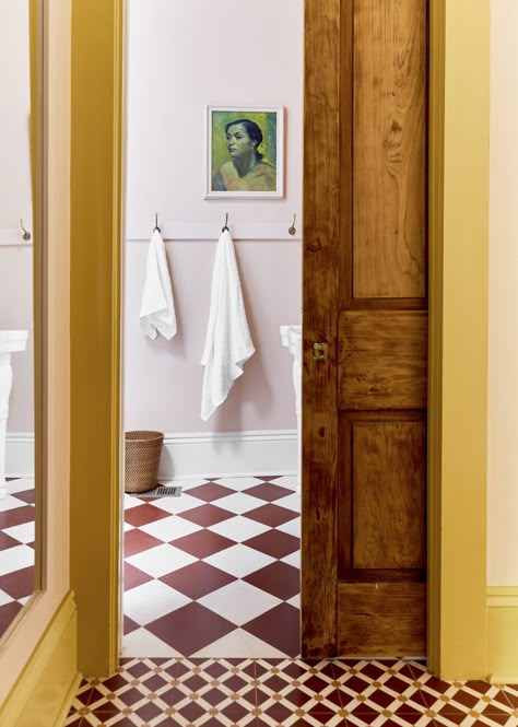 This New Orleans Home Has A Secret Passageway That You Have To See To Believe - Emily Henderson Accent Ceiling Bathroom, Checkered Flooring, Avon Ideas, Airbnb Design, Bathroom Storage Solutions, New Orleans Homes, Emily Henderson, Design Rules, Girls Bathroom