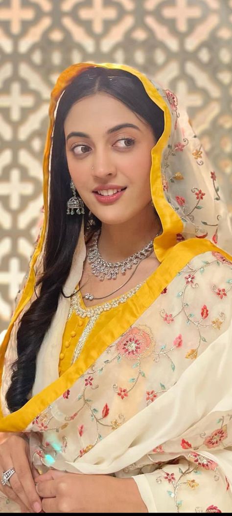 Indian Show, Aditi Sharma, Dress Book, Couples Poses, Stylish Dress Book, Tv Actors, Beautiful Lips, Couples Poses For Pictures, Poses For Pictures