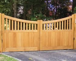 10 Wooden Gate Ideas For Your Property - Entrance Gates Wooden Gate Ideas, Wooden Entrance Gates, Entrance Gate Ideas, Wood Fence Gate Designs, Property Entrance, Wooden Entrance, Wood Fence Gates, Ranch Gates, Timber Gates