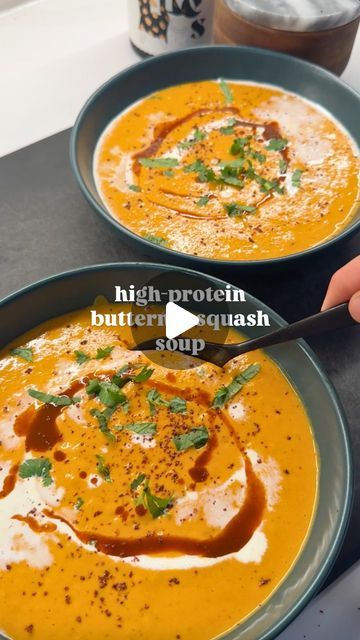 Arash Hashemi on Instagram: "Can you believe this soup has 75 grams of protein?

You can easily divide this into 3, 4, or 5 servings. For 4 super filling servings, it has 200 calories and 19g protein per serving.

Instead of using cream, I went with cottage cheese to pack in that creamy texture and a protein boost, and added bone broth for another 20g protein. Besides protein, you can sneak in a ton of veggies. I promise, you don’t taste the cottage cheese.

Here is how I made it:

1️⃣ Preheat your oven to 410°F. 2️⃣ Cut 1 large butternut squash (or 2 honey nut squash like I did) in half and scoop out the seeds. Carefully score the flesh with a knife to help it cook evenly and soak up all those spices. Place it on a large baking tray. 3️⃣ Add 1 large red onion, cut into eighths, to the tra Honey Nut Squash, Bone Broth Chicken, Chipotle Hot Sauce, Meal Prep For Work, Broth Chicken, Butternut Soup, 20g Protein, Clean Eating Plans, Chowder Soup