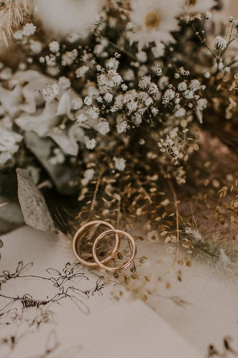 Merribee Wedding, Dry Flowers Wedding, Mood Wedding, خواتم خطوبة, Ideas Bodas, Cyprus Wedding, Ring Photography, Wedding Gift Pack, Image Spiderman