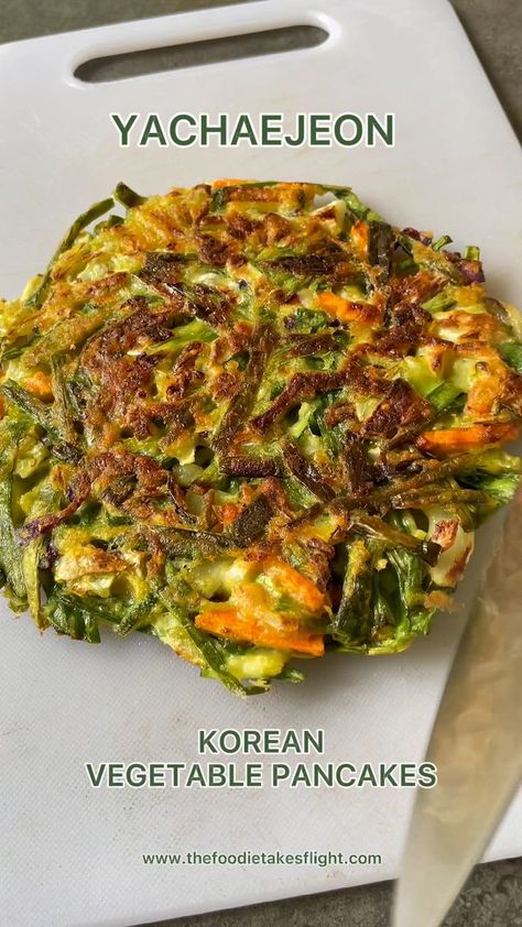 Korean Vegetable Pancakes, Vegetable Pancake, Vegetable Pancakes, Tasty Vegetarian Recipes, Asian Cooking, Veggie Burger, Veggie Dishes, Asian Dishes, Vegan Dishes