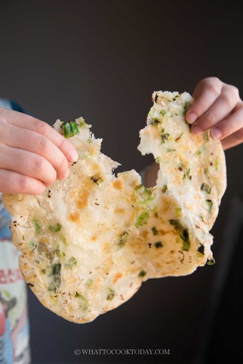 Gluten Free Chinese Scallion Pancakes (Cong You Bing) Chinese Scallion Pancakes, Scallion Pancakes Chinese, Gluten Free Chinese, Paleo Gluten Free Recipes, Scallion Pancakes, Savory Pancakes, Gluten Free Pancakes, Homemade Gluten Free, Gf Recipes