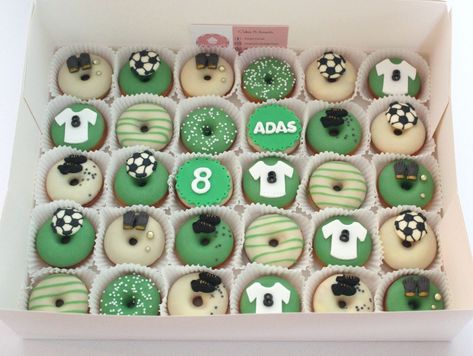 Football Donuts Ideas, Soccer Donuts Ideas, Soccer Party Food, Watch Party Food, Soccer Ball Cake, Soccer Theme Parties, Donut Decorating Ideas, Baby Reveal Cakes, Soccer Cake