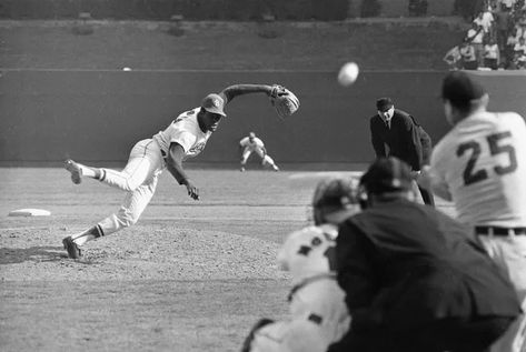 Bob Gibson, Rickey Henderson, Cardinals Game, Busch Stadium, Nationals Baseball, Stl Cardinals, Cardinals Baseball, Great Team, St Louis Cardinals