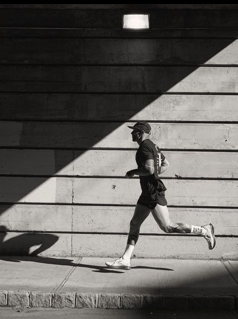 Marathon Aesthetic Man, Running Aesthetic Marathon, Professional Athlete Aesthetic, Running Pictures Aesthetic, Men Running Aesthetic, Hybrid Training Aesthetic, Hybrid Athlete Aesthetic, Running Aesthetic Photography, Run Club Aesthetic