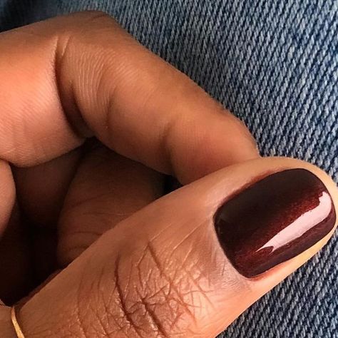 Julia Diogo on Instagram: "Rosewood Stardust 🤎 💫 #nails #shortnails #showscratch #biosculpture #biopot #rosewoodstardust #brownnails #thezoereport #brownmanicure #cleanmanicures #shiny #gelnails #handpreppednails #britishmanicure #navyprotools #naturalshortnails #weledabodyscrub #weledaskin #thumbshot #thumbnailsforedits #thumbnails #thumbring" Stardust Nails, Bio Sculpture, The Zoe Report, December 13, Brown Nails, Thumb Rings, Body Scrub, Stardust, Short Nails