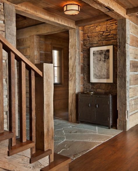 Woodsy House Interior, Rustic Mountain Homes Interior, Cabin Staircase, Montana Interior Design, Hunting Lodge Interiors, Lodge Interior Design, Lodge Interiors, Ranch Interior, Tahoe House