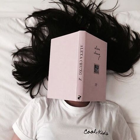 fotos tumblr para fazer me casa na cama com livro A Book, Bed, Hair, Pink, Instagram