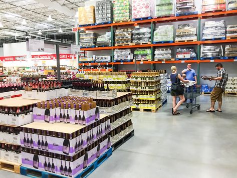 Warehouse Club, Costco Shopping, Best Things To Buy, Warehouse Design, Big Screen Tv, Living On A Budget, Grocery Items, Spend Money, Wholesale Store