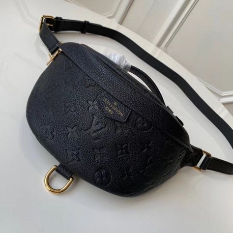 Girls Luggage, Louis Vuitton Bumbag, Louis Vuitton Outfit, Fake Designer Bags, Replica Louis Vuitton, Fake Designer, Handbag Stores, Louis Vuitton Purse, Louis Vuitton Neverfull Mm