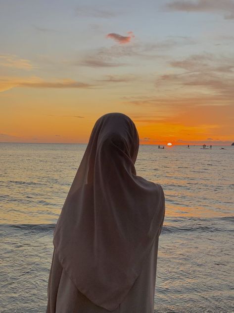 A traditional scarf worn by Muslim women to cover the hair and neck and sometimes the face. the traditional dress code of Muslim women, calling for the covering of the entire body except the face, hands, and feet: to observe the hijab. #cute #girls #hijab #beautiful #queen #muslim #nice #Pretty #amazing #look #black Muslim Women Hijab Aesthetic, Girls Hijab, Hijabi Girl, Traditional Dress, Muslim Women, The Face