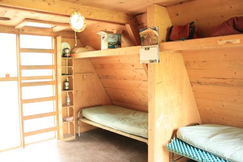 Explore The Happy Campers' photos on Flickr. The Happy Campers has uploaded 6638 photos to Flickr. A Frame Loft, Loft Cabin, Kids Rooms Shared, Display Room, Kids Room Curtains, Cabin Loft, Small Kids Room, Storage Solutions Bedroom, Loft Bedroom